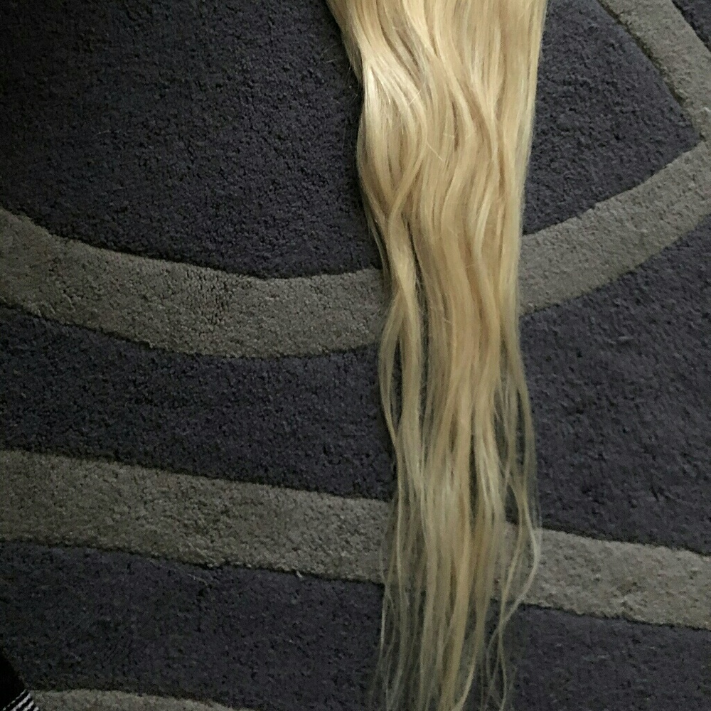 Blonde Human Remy hair extensions - Picture 2 of 6